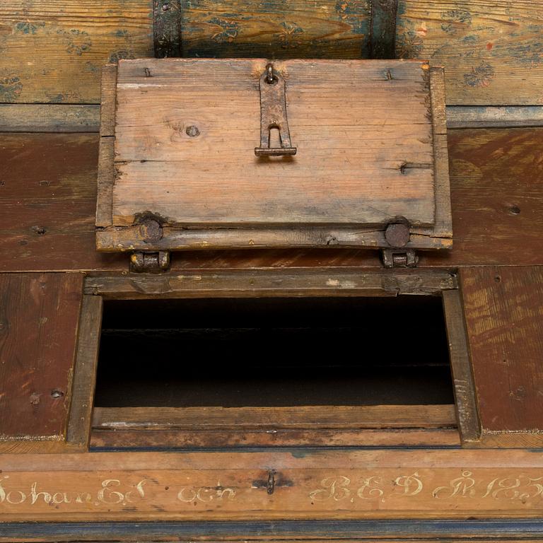 A 19th-century wooden sleigh.