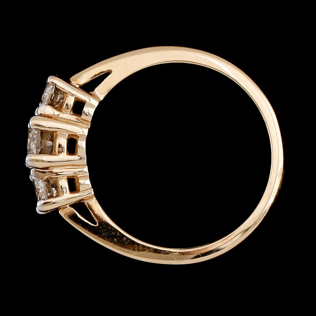 RING, 14K gult guld, briljantslipade diamanter tot ca 0.83 ct.