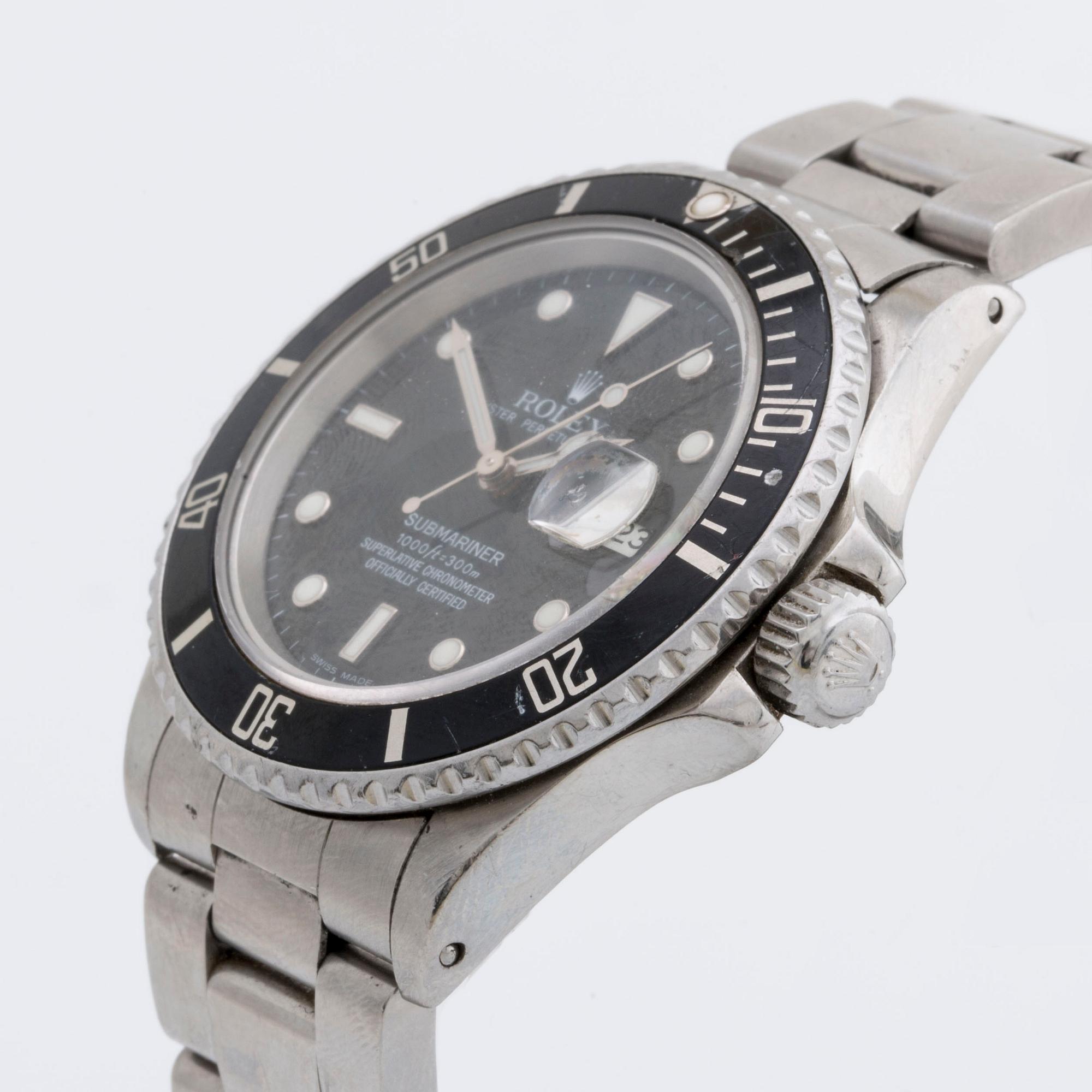 ROLEX OYSTER PERPETUAL DATE SUBMARINER WRIST WATCH, 40 mm.