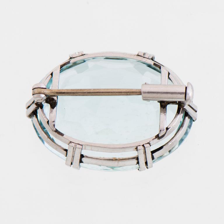ÖRHÄNGEN, RING och BROSCH, fasettslipade akvamariner, platina.