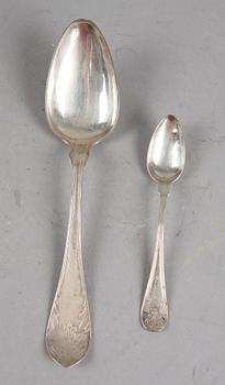 MATSKEDAR samt TESKEDAR, 24 delar, silver, 1855-97. Vikt 830 gr.