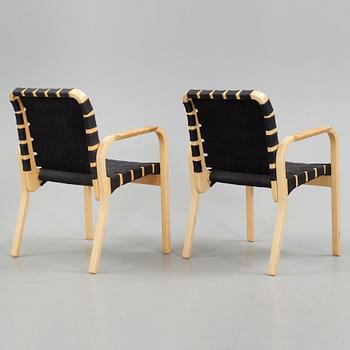 KARMSTOLAR, 2 st, modell 45, Alvar Aalto, Artek. Modellen formgiven 1947.