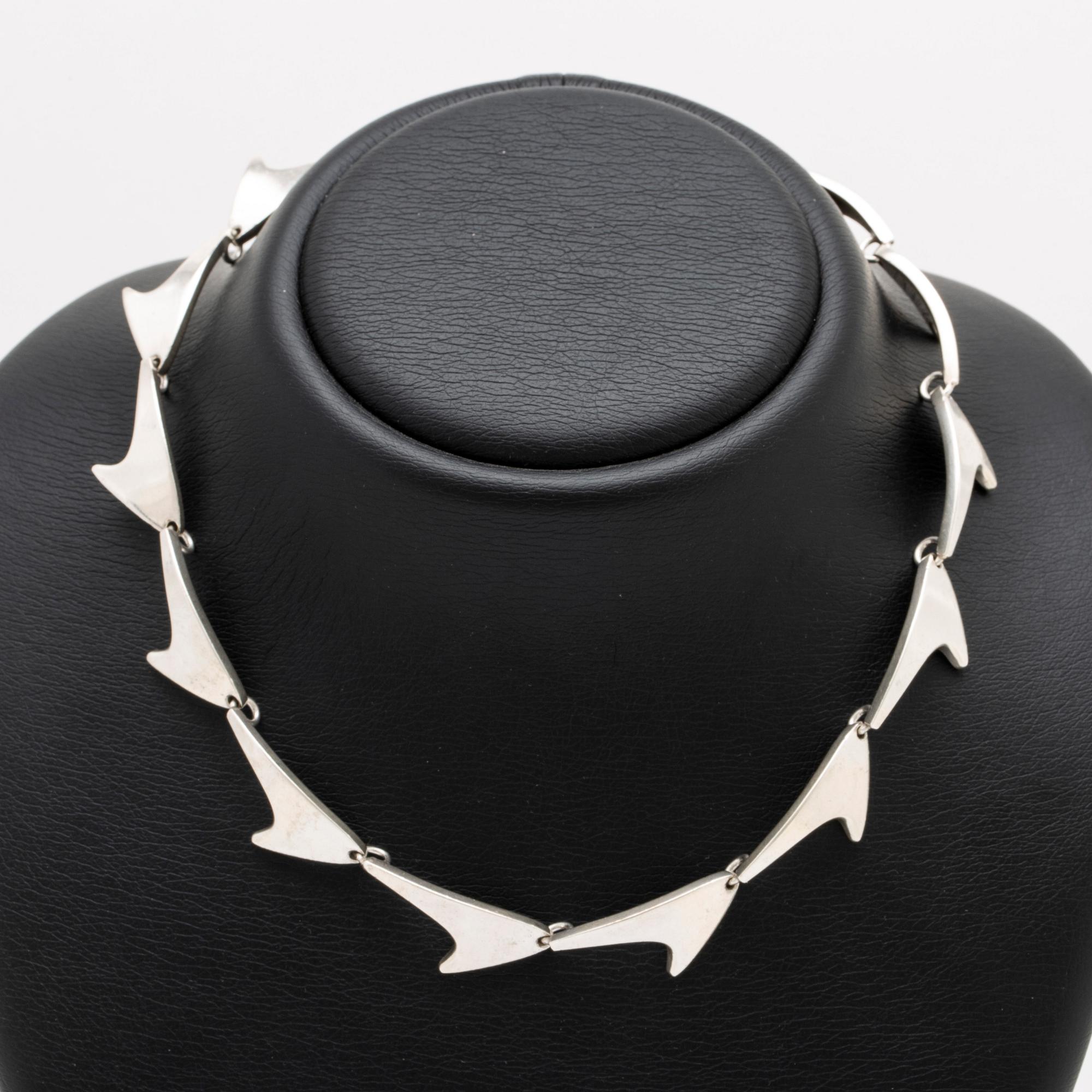 Necklace silver, Bent Knudsen Danmark, "Shark-fin", approx 41 x 1 cm.