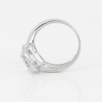 RING, 14K vitguld med ovalslipad goshenit, ca 2,09 ct. Vikt ca 4,62 g.