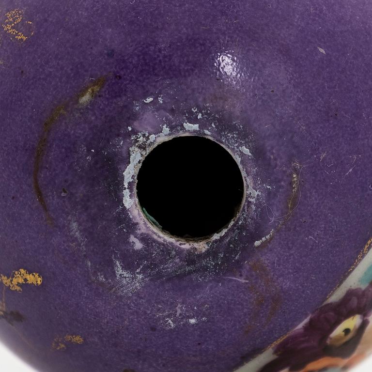 Dekorationsägg, porslin, Ryssland, kring sekelskiftet 1900.