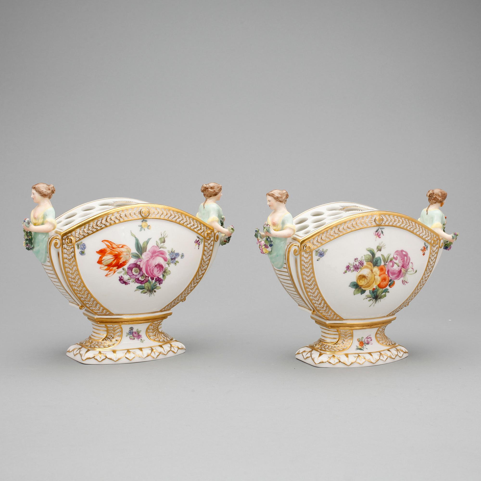 VASER, ett par, porslin, Royal Copenhagen, 1900-talets första hälft.
