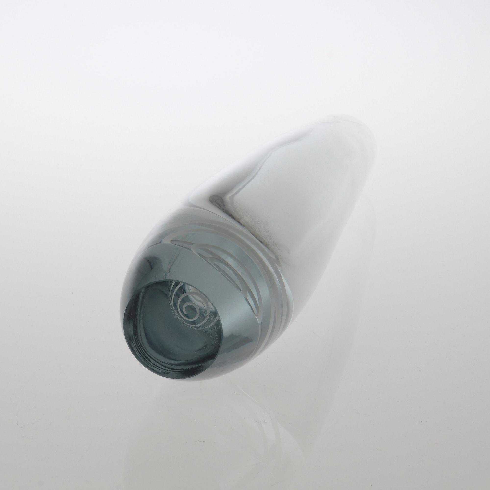 A Gunnel Nyman 'Serpentin' glass vase, Nuutajärvi, Notsjö, Finland 1957.
