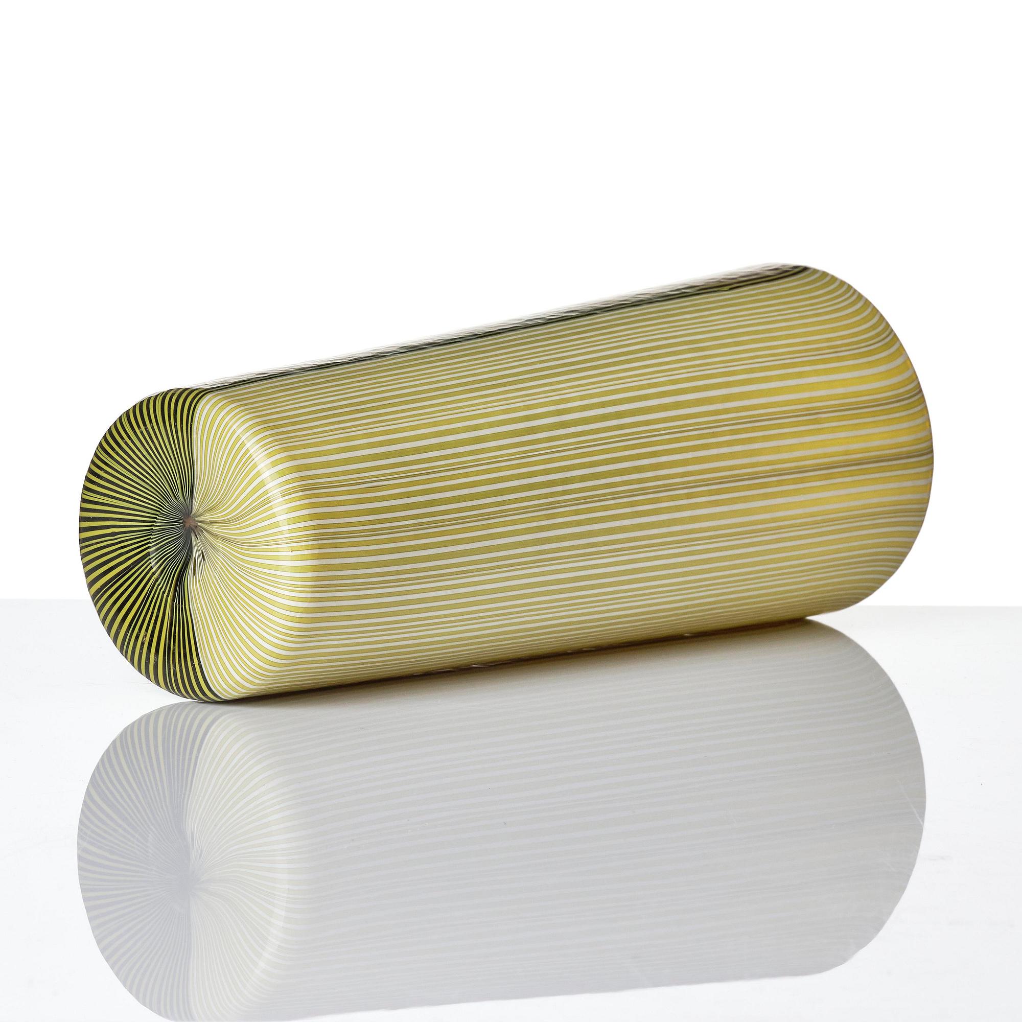 Carlo Scarpa, a rare "Tessuto bicolore" glass vase, model 4551, Venini, Murano, Italy 1945-48.