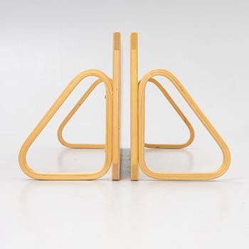 Alvar Aalto, vägghyllor, ett par, modell 112B, Artek, Finland, sent 1900-tal.
