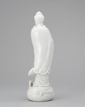 A blanc de chine figure of Guanyin, late Qing dynasty.