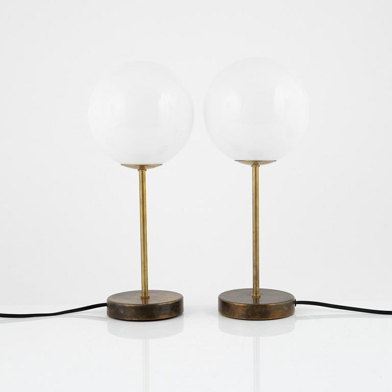 A pair of brass and glass table lights, second half of the 20th Century.