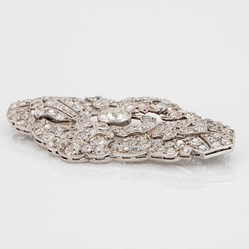 A platinum brooch set with old-cut diamonds with a total weight of ca 6.50 cts.