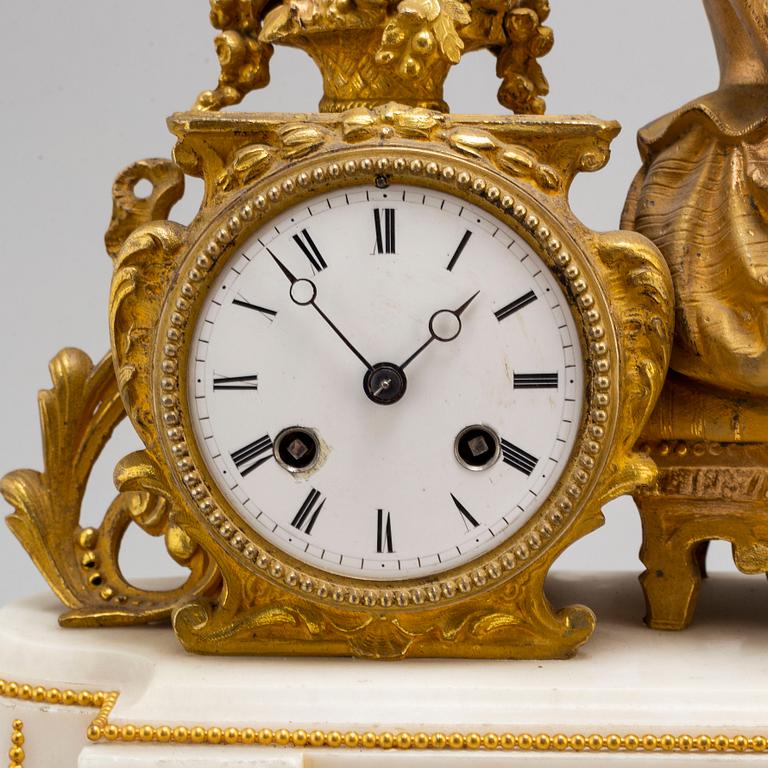 A mantle clock, second half of the 19th century.