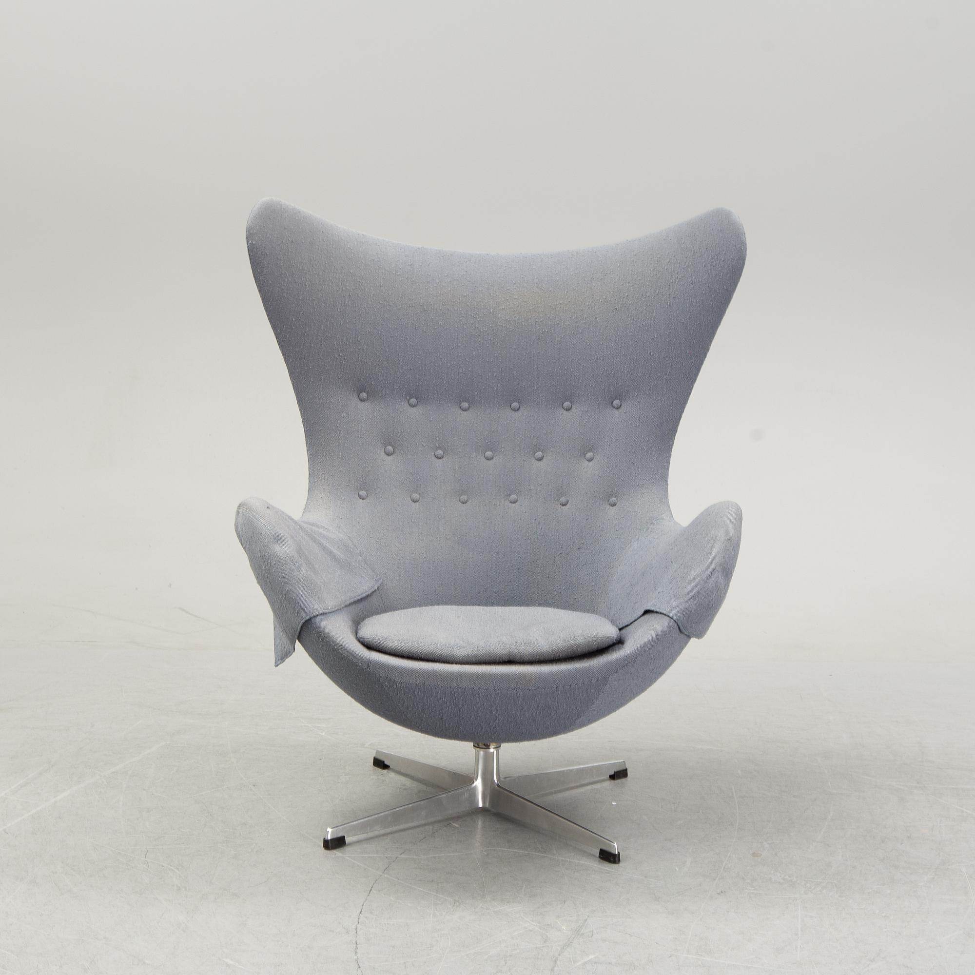 An 'Egg Chair' by Arne Jacobsen for Fritz Hansen, designed 1958.