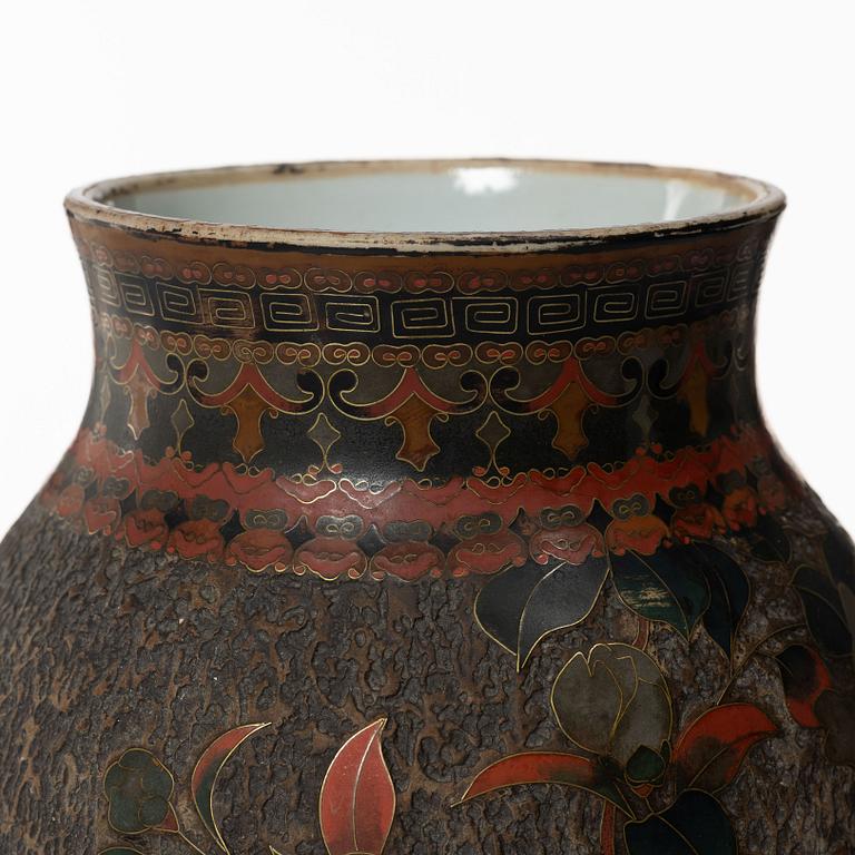 Vas, cloisonné på porslin, Japan, Meiji (1868-1912).