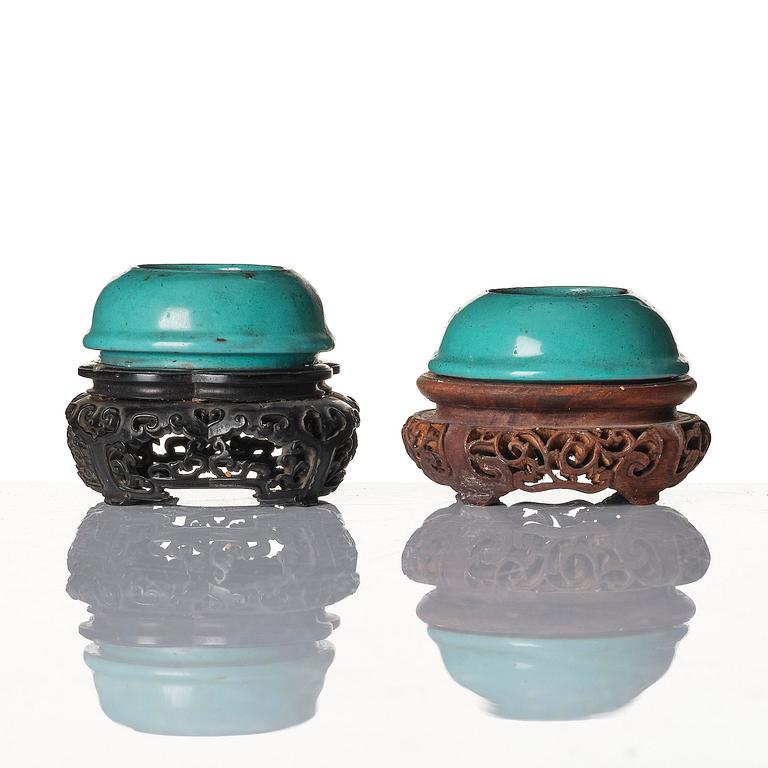 Two turquoise glazed water pots, Qing dynasty, 19th century.