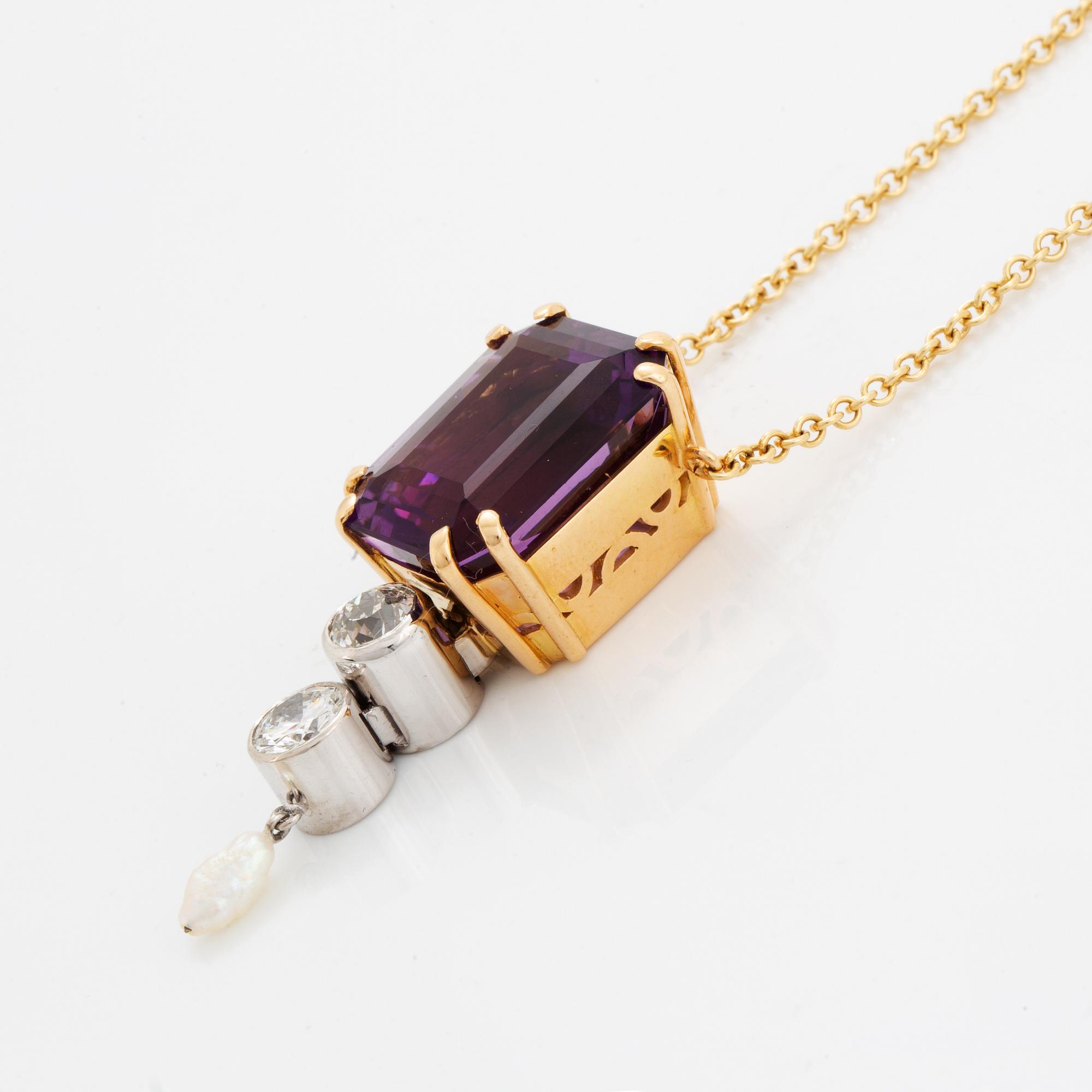 An 18K gold pendant set with a faceted amethyst and round brilliant- and old-cut diamonds and a pearl.