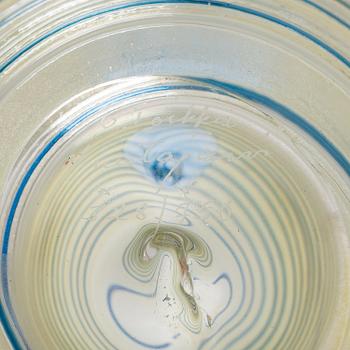 OIVA TOIKKA, ÅRSFÅGEL med ÅRSÄGG, 2007, signerade O. Toikka Nuutajärvi, ägget numrerat 328/750.