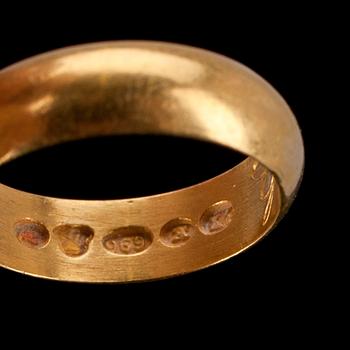 RINGAR, 8 st, guld, 1900-tal. Vikt ca 43,2 g.