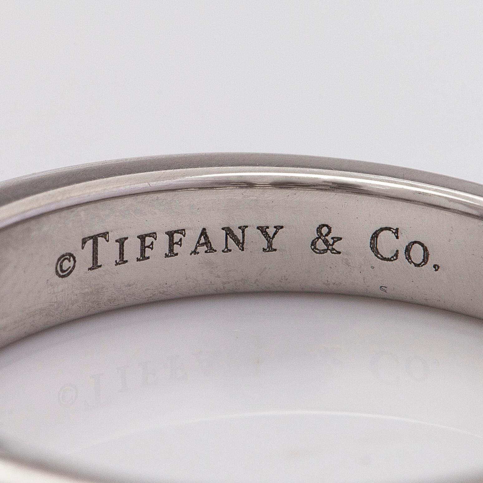 Tiffany & Co, ring, halvallians, "Tiffany Setting", platina och briljantslipade diamanter.
