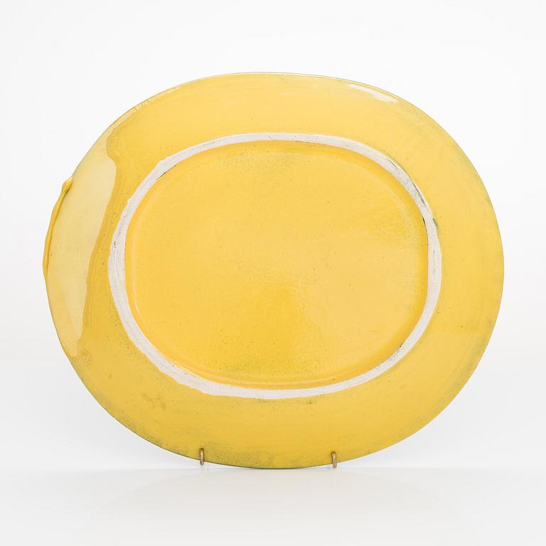 Birger Kaipiainen, a decorative plate signed Kaipiainen Arabia.