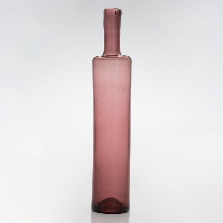 Nanny Still, a glass bottle signed Riihimäen Lasi O.Y Nanny Still.