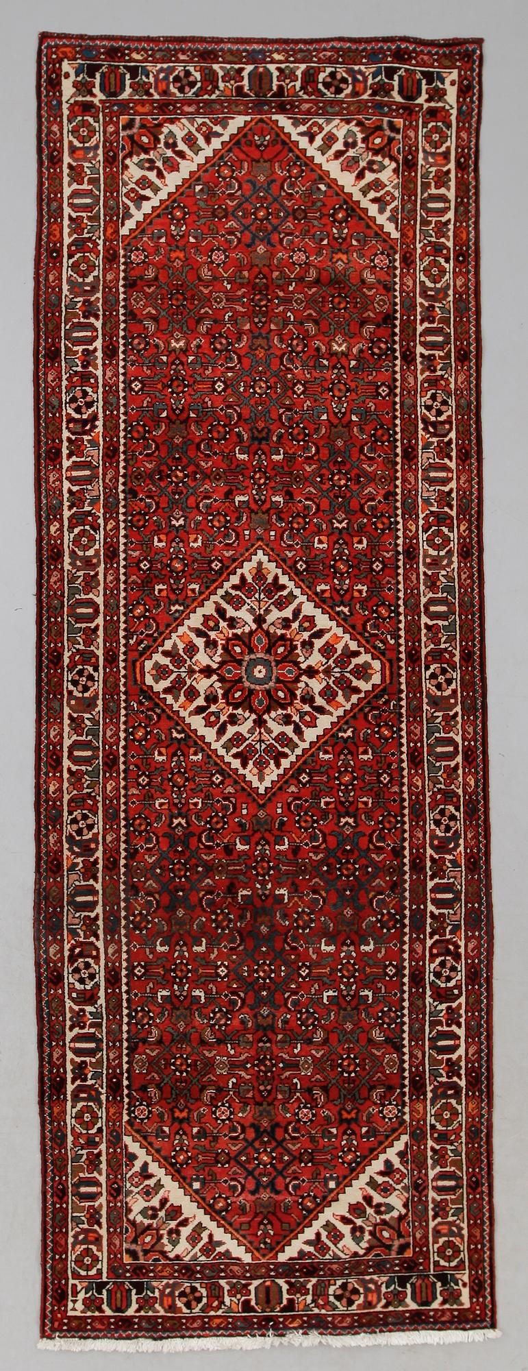MATTA, Hamadan, ca 329 x 120 cm.