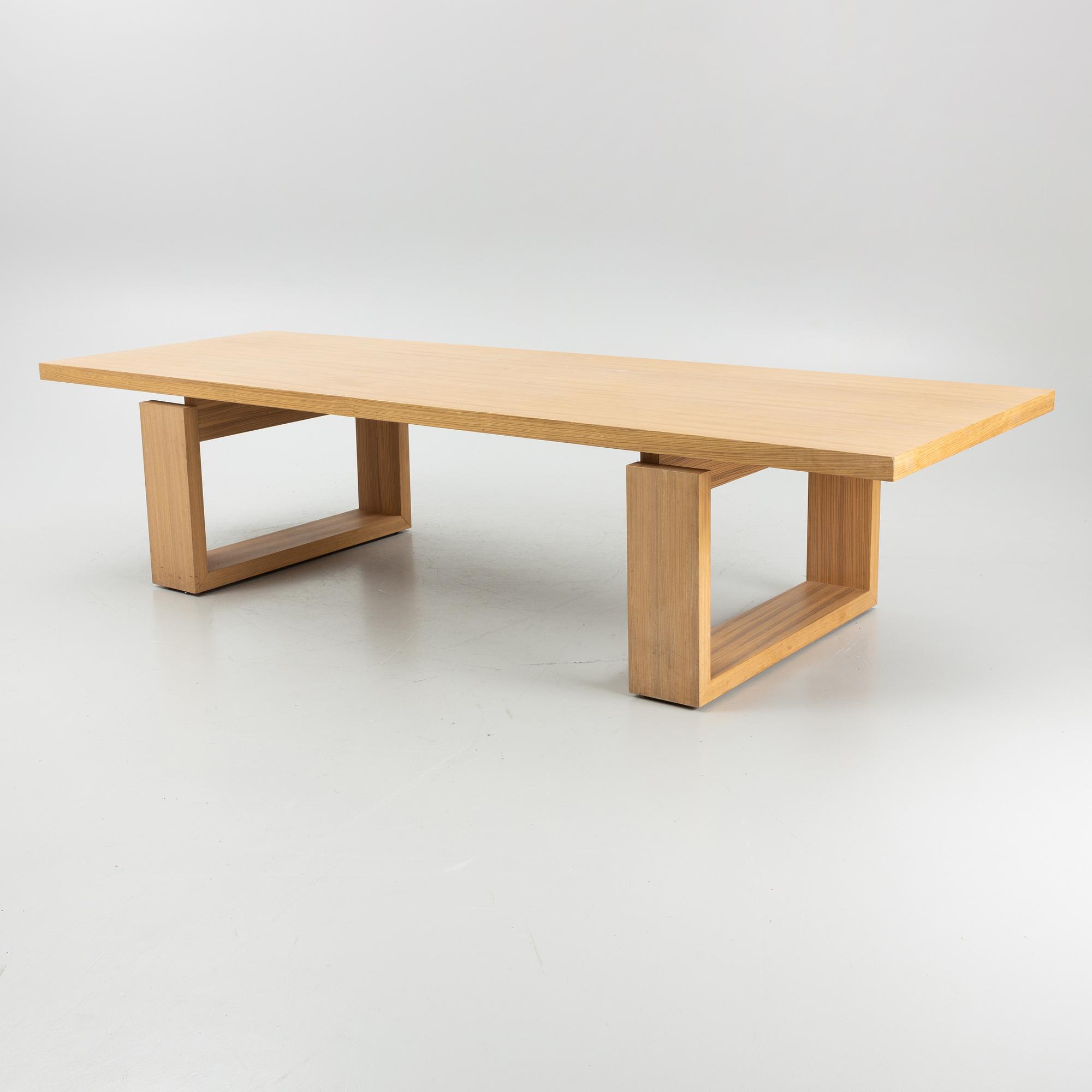 Matbord, troligen Italien, 2000-tal.