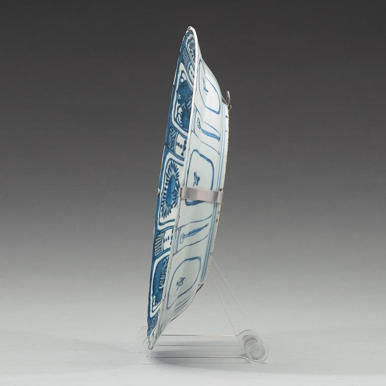 A blue and white kraakdish, Ming dynasty, Wanli (1572-1620).