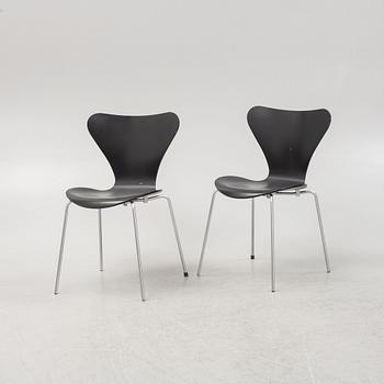 Arne Jacobsen, stolar sex st. "Sjuan", Fritz Hansen, Danmark, daterade 2003.