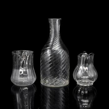 KARAFF samt KANNOR, 2 st, glas, 1800-tal.