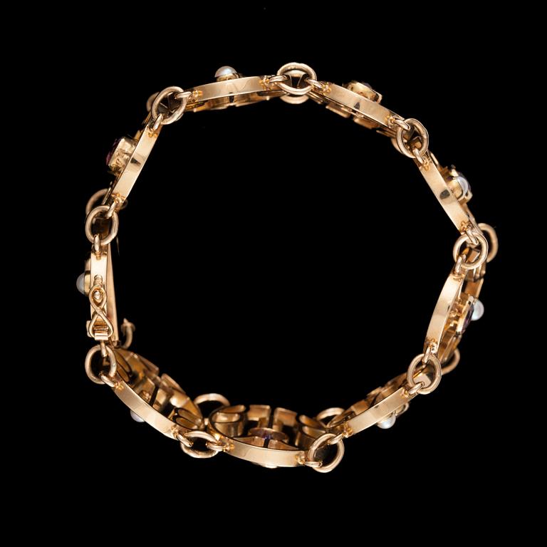 An amethyst and cultured pearl bracelet.