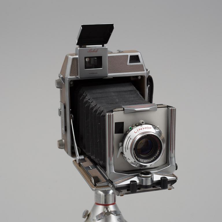A Linhof Technika camera no 90417 with four lenses and one camera stand from Werst Germany, 1960s.