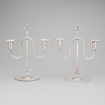 LJUSSTAKAR, ett par, nysilver. C.G Hallberg, Stockholm, 1900-talets första hälft.