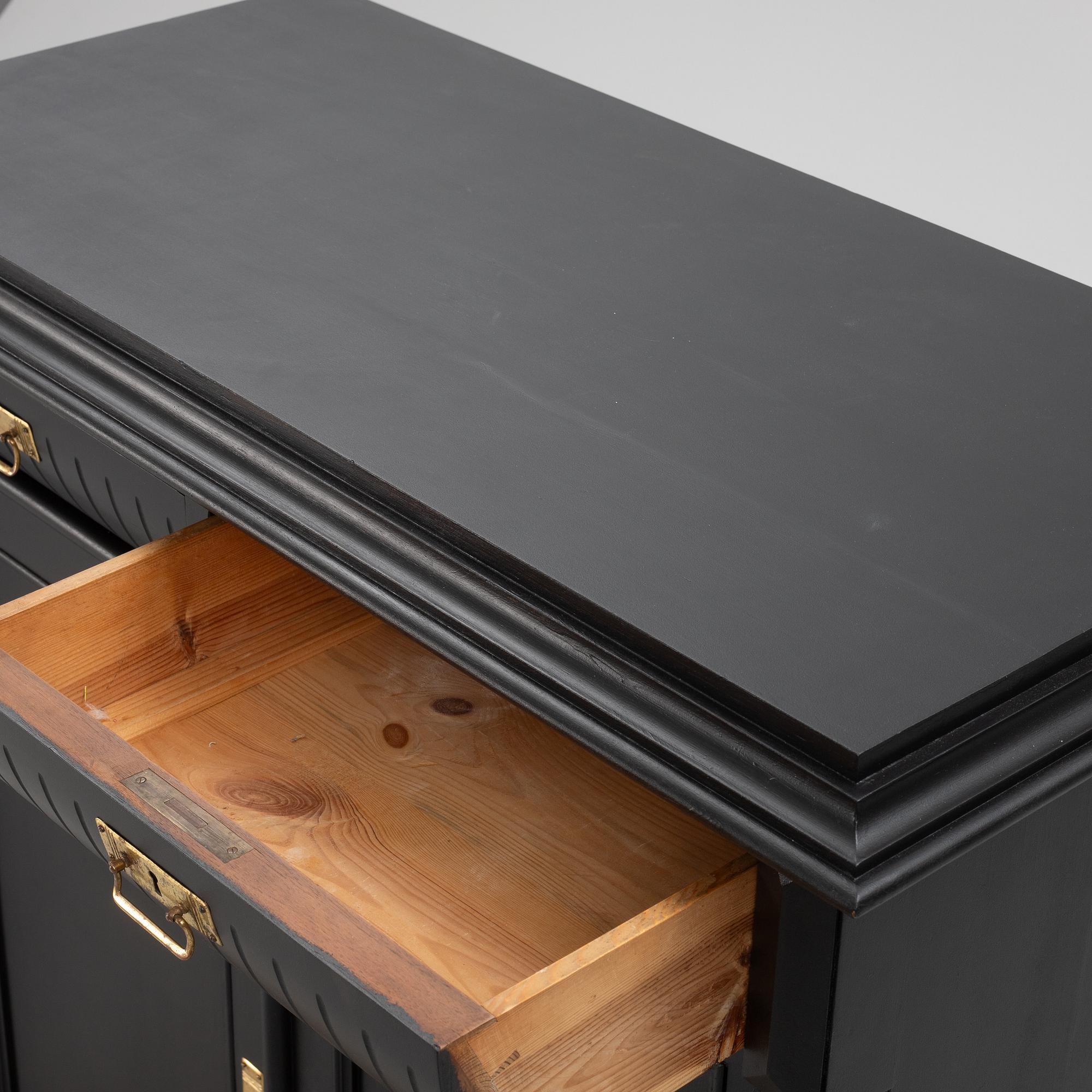 Sideboard/skänk omkring 1900.