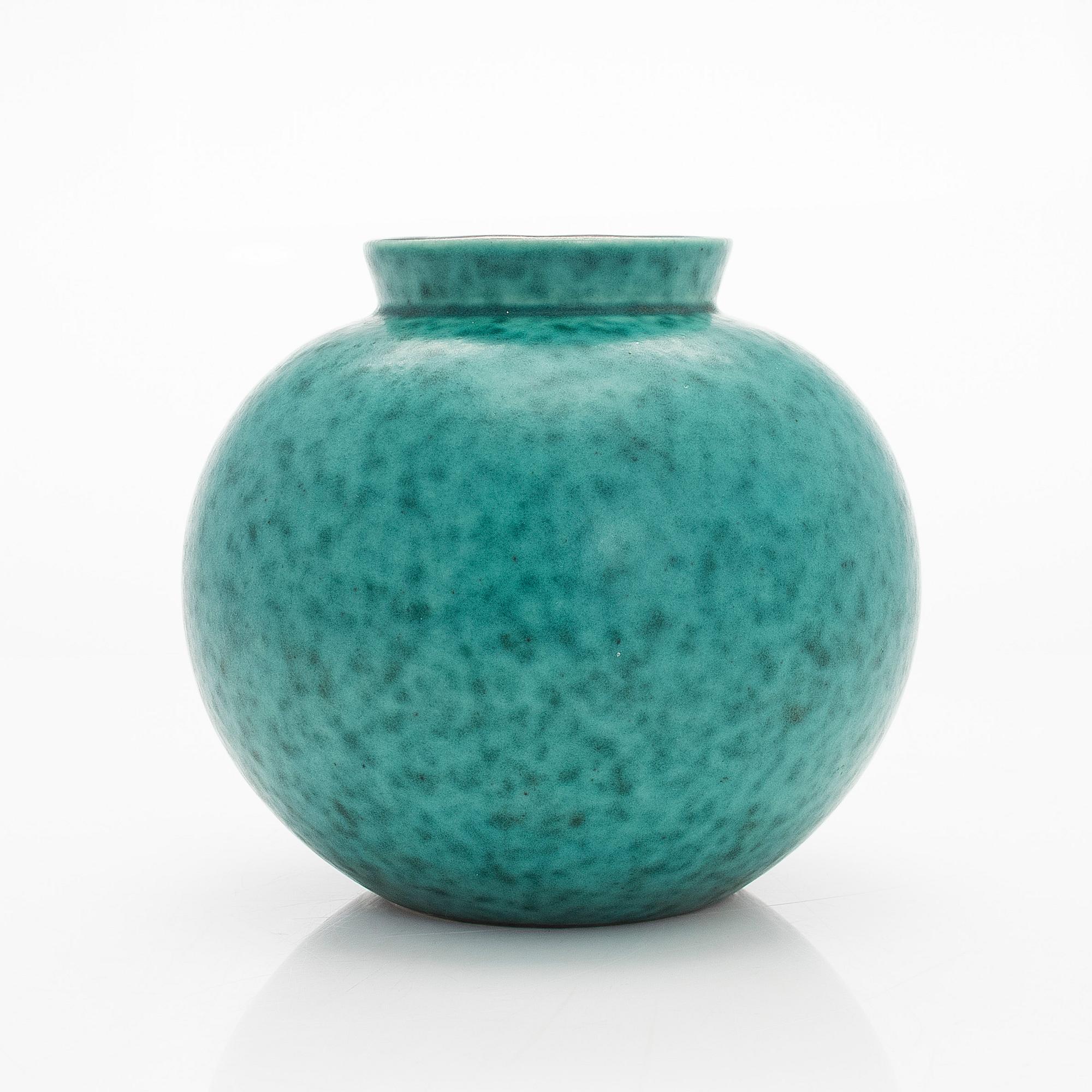Wilhelm Kåge, An "Argenta" vase, Gustavsberg.