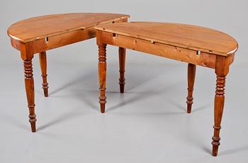 MÅNBORD, ett par, omkring sekelskiftet 1900.