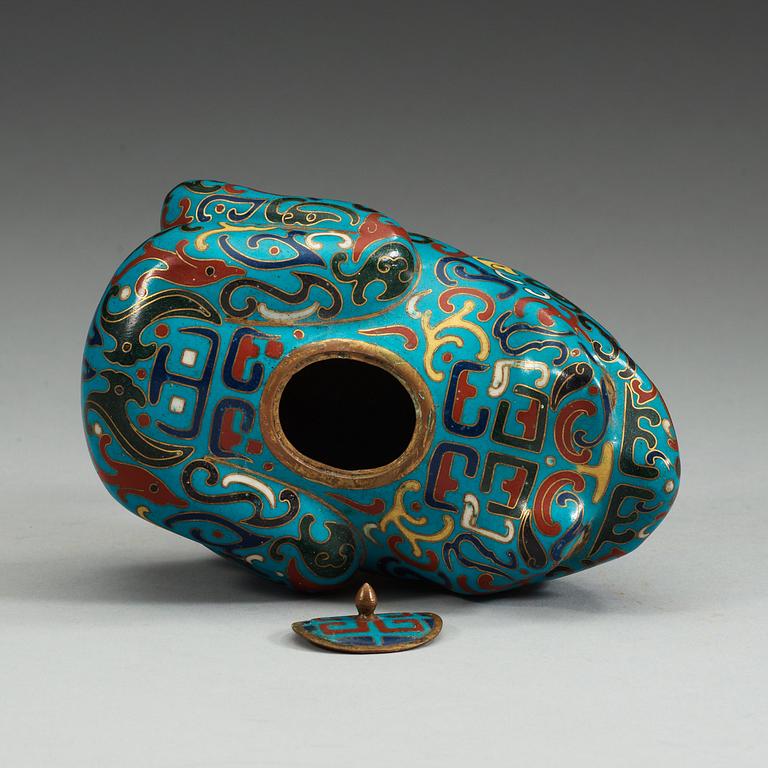 A cloisonné censer with cover in the shape of a frog, Qing dynasty (1644-1912).