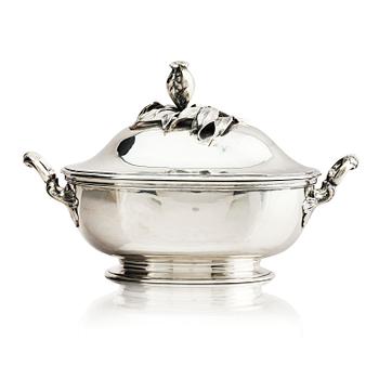 335. Karl Anderson, a silver tureen with lid, Stockholm 1943.