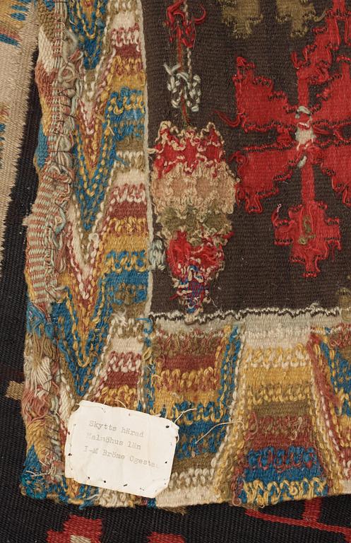 CARRIAGE CUSHION. Rölakan (flat weave). 51,5 x 114 cm. Skåne, Skytts härad (district), dated 1819.