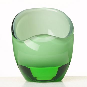 Gunnel Nyman, a glass vase "Snäckan / Simpukka", Riihimäen lasi Oy, Finland.