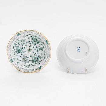Meissen 'Indische Malerei Grün' porcelain vase, jar, and dishes, totally 7 pieces, mid-20th century.