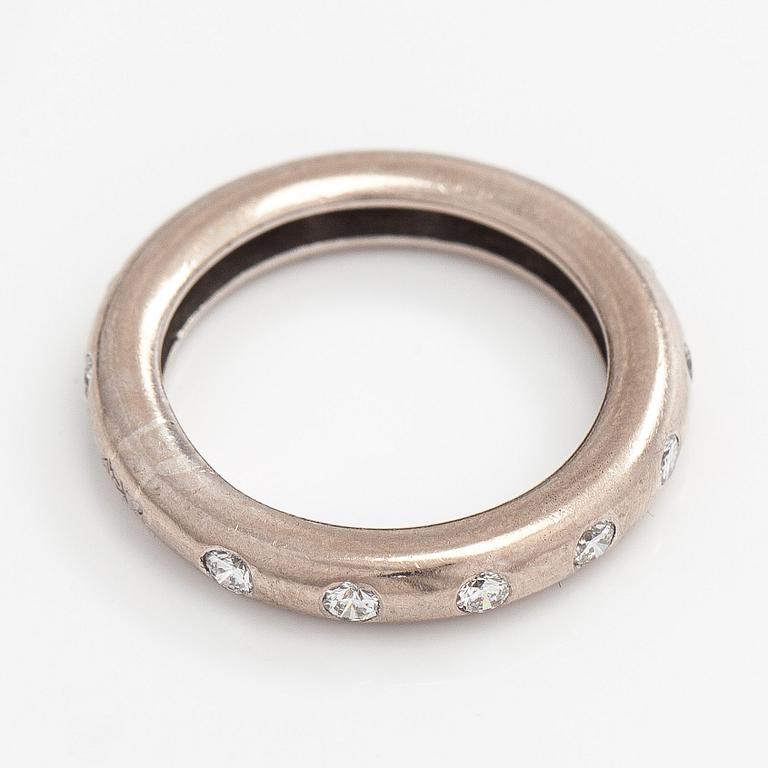 Ring, briljantslipade diamanter, 18K vitguld.