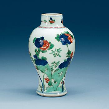 1470. A Transitional wucai jar, 17th Century.