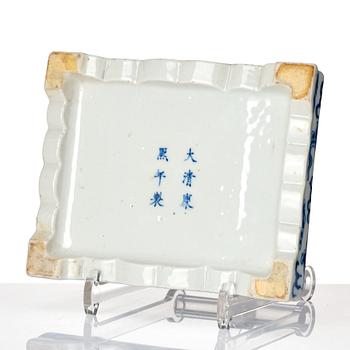 A blue and white ink stone, Qing dynasty with Kangxi six charcter mark.