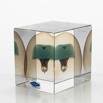 Oiva Toikka, årskub, signerad Oiva Toikka, Nuutajärvi 1983, numrerad 516/2000.