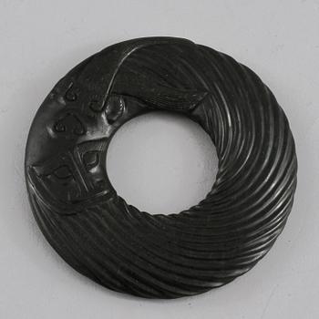 FIGURIN SAMT RING, jade, Kina, 1900-tal.