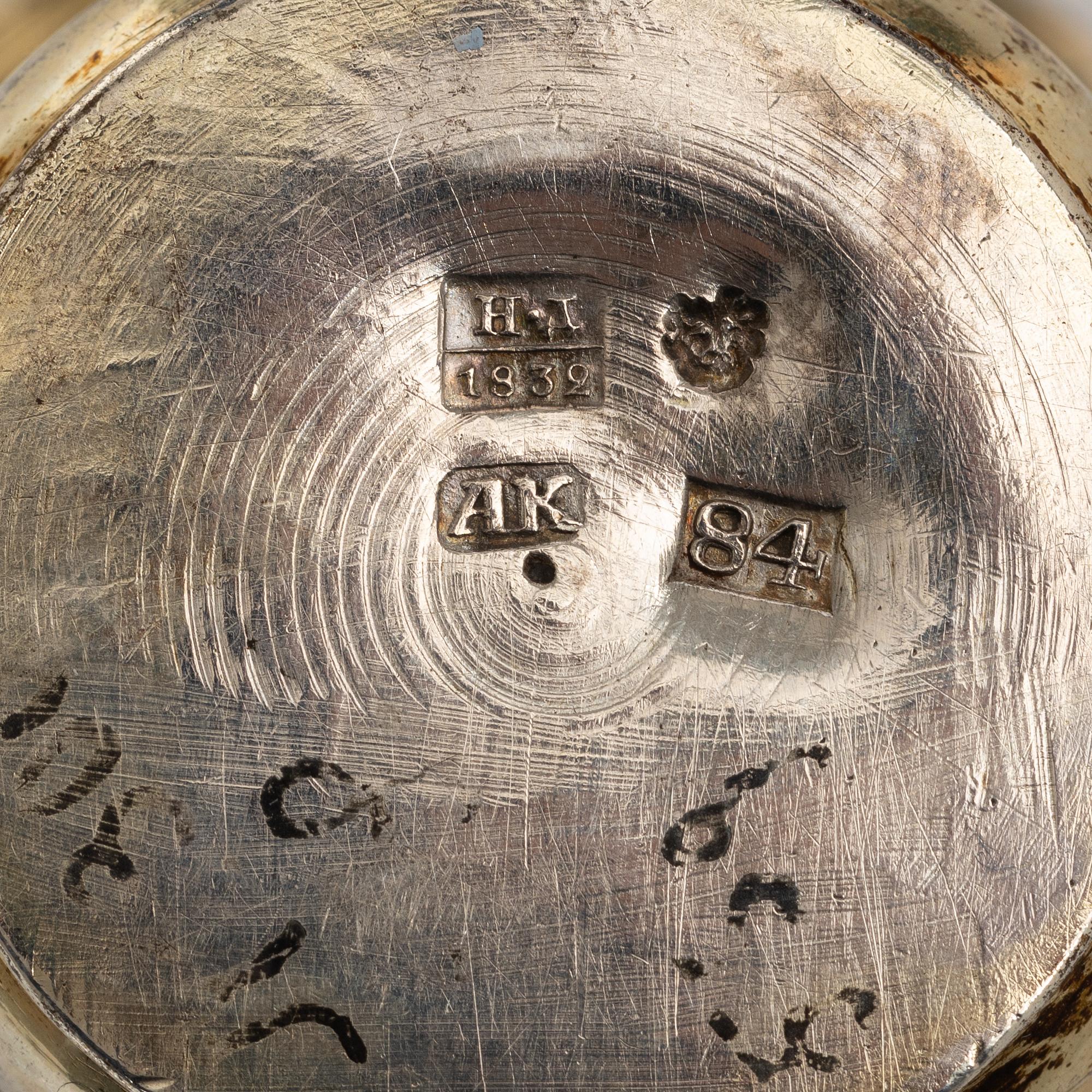 Two Russian parcel-gilt silver niello vodka cups, Moscow 1832 and 1845.