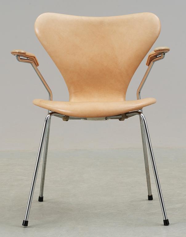 KARMSTOL, "Sjuan", Arne Jacobsen, Fritz Hansen, märkt undertill, troligen slutet av 1970-talet.