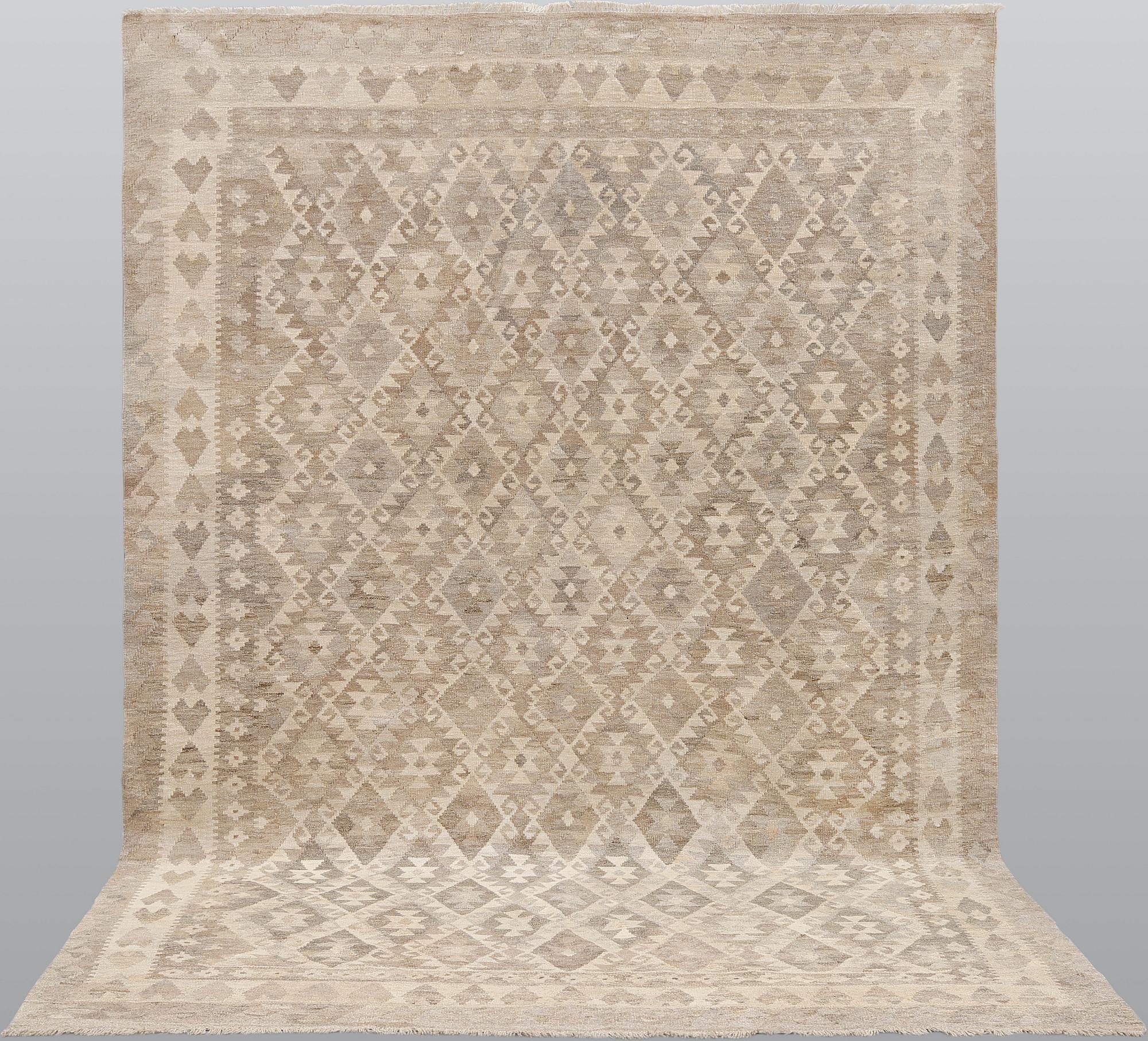 A kilim carpet, ca 290 x 208 cm.